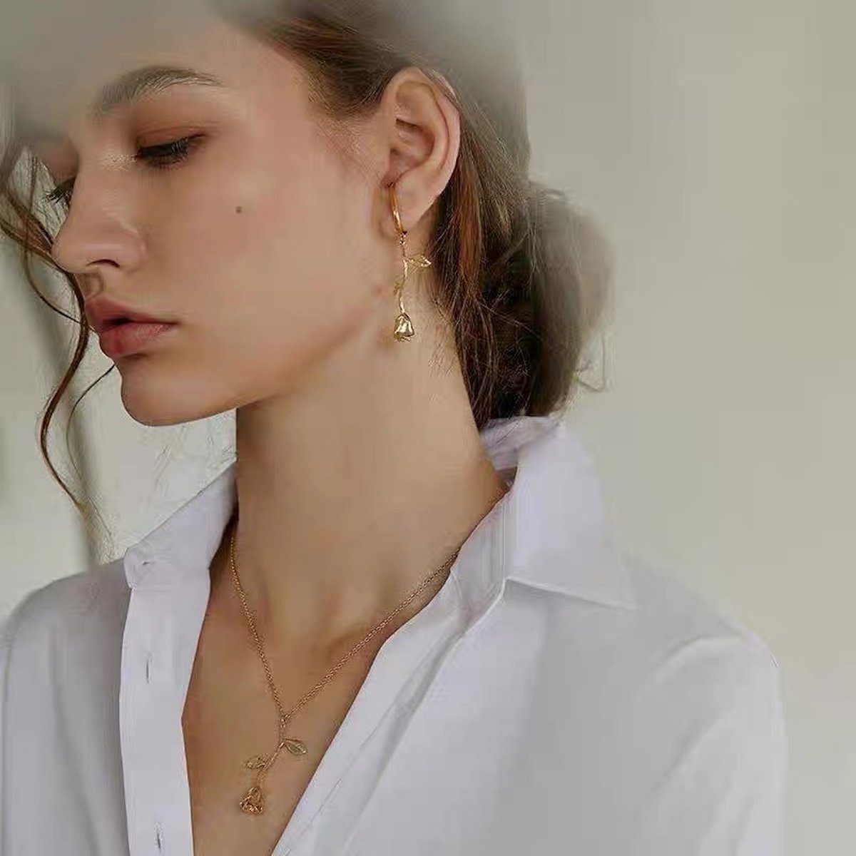 Rosa larga con Ear Cuff de hoja de una pieza - Oro o Plata
