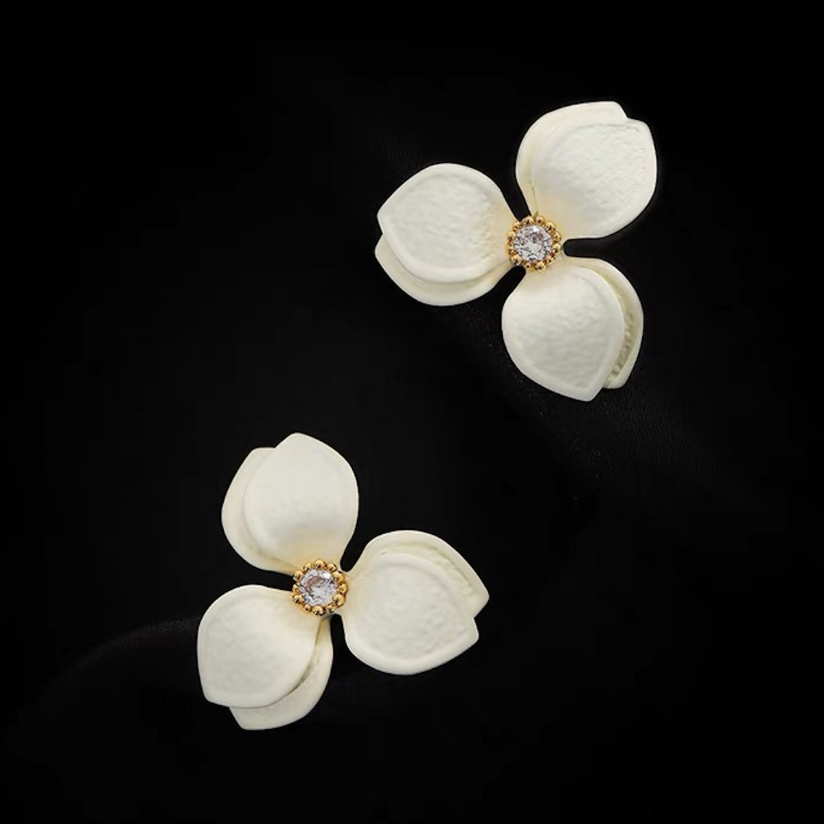 Pendientes elegantes de flores francesas - Blanco
