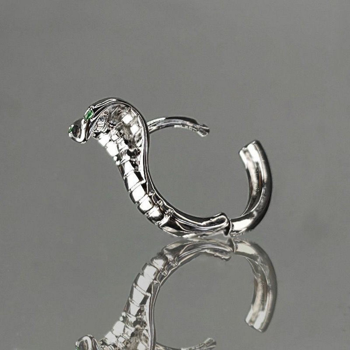 Pendientes Cobra de Plata - Aros Pequeños - Ojos Verdes