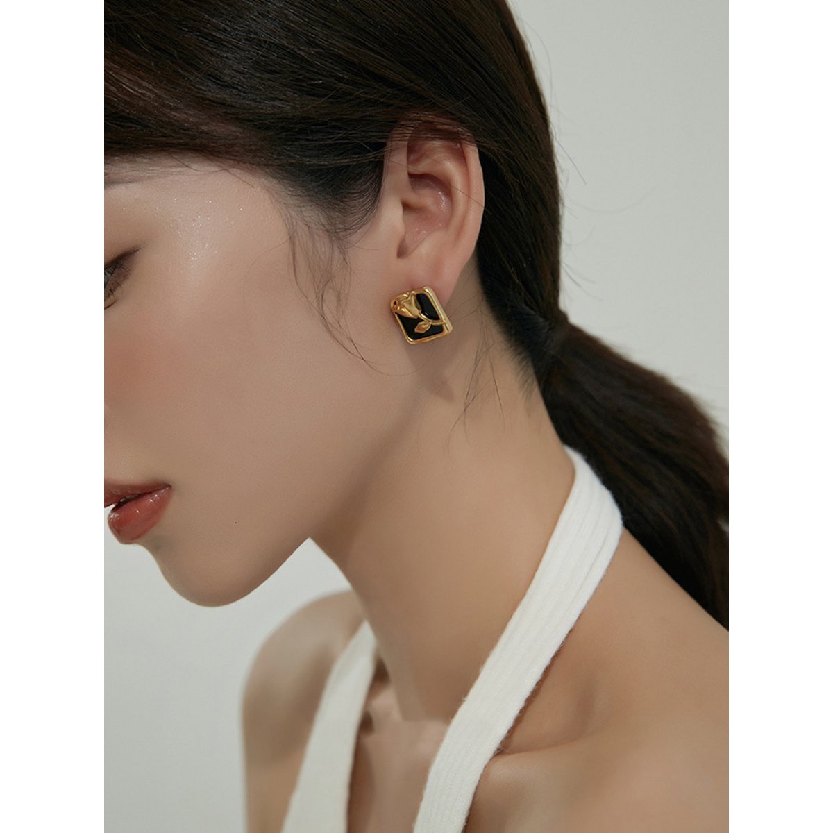 Pink Square - Pendientes cuadrados únicos de estilo moderno con flor rosa y esmalte negro