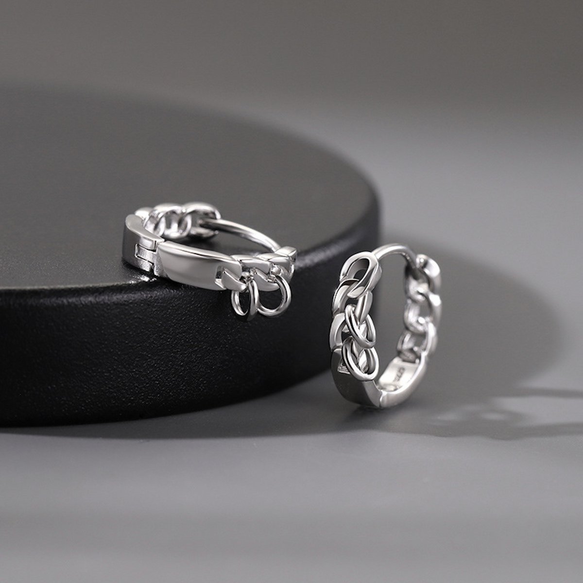 Pendientes de aro con cadena de plata de diseño único