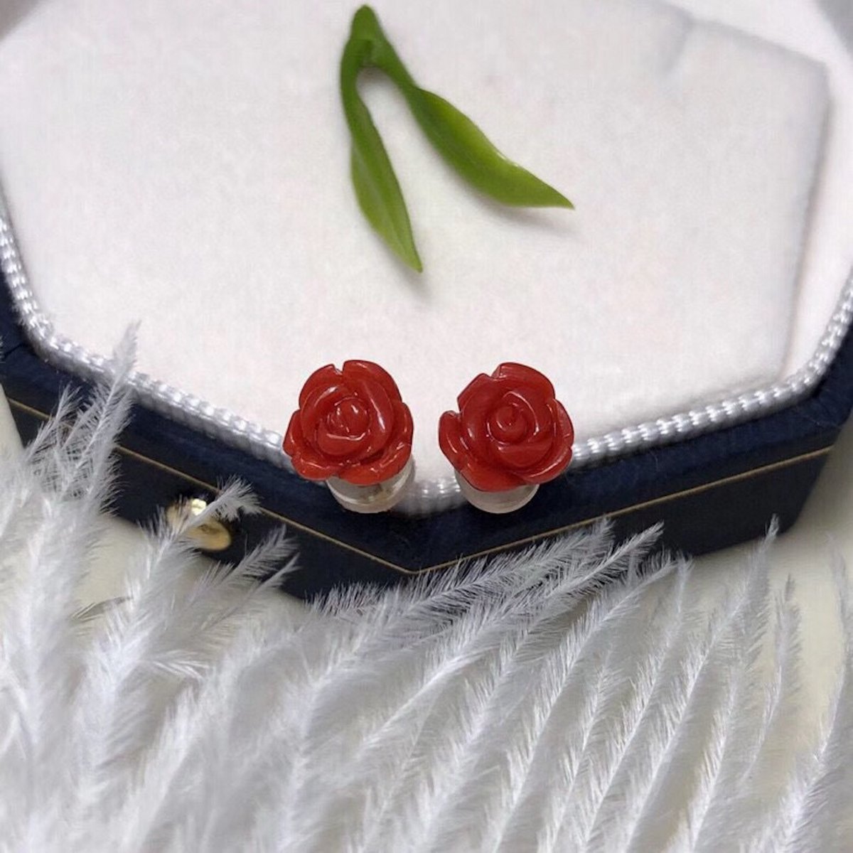 Pendientes de coral rojo y flor de rosa - Oro