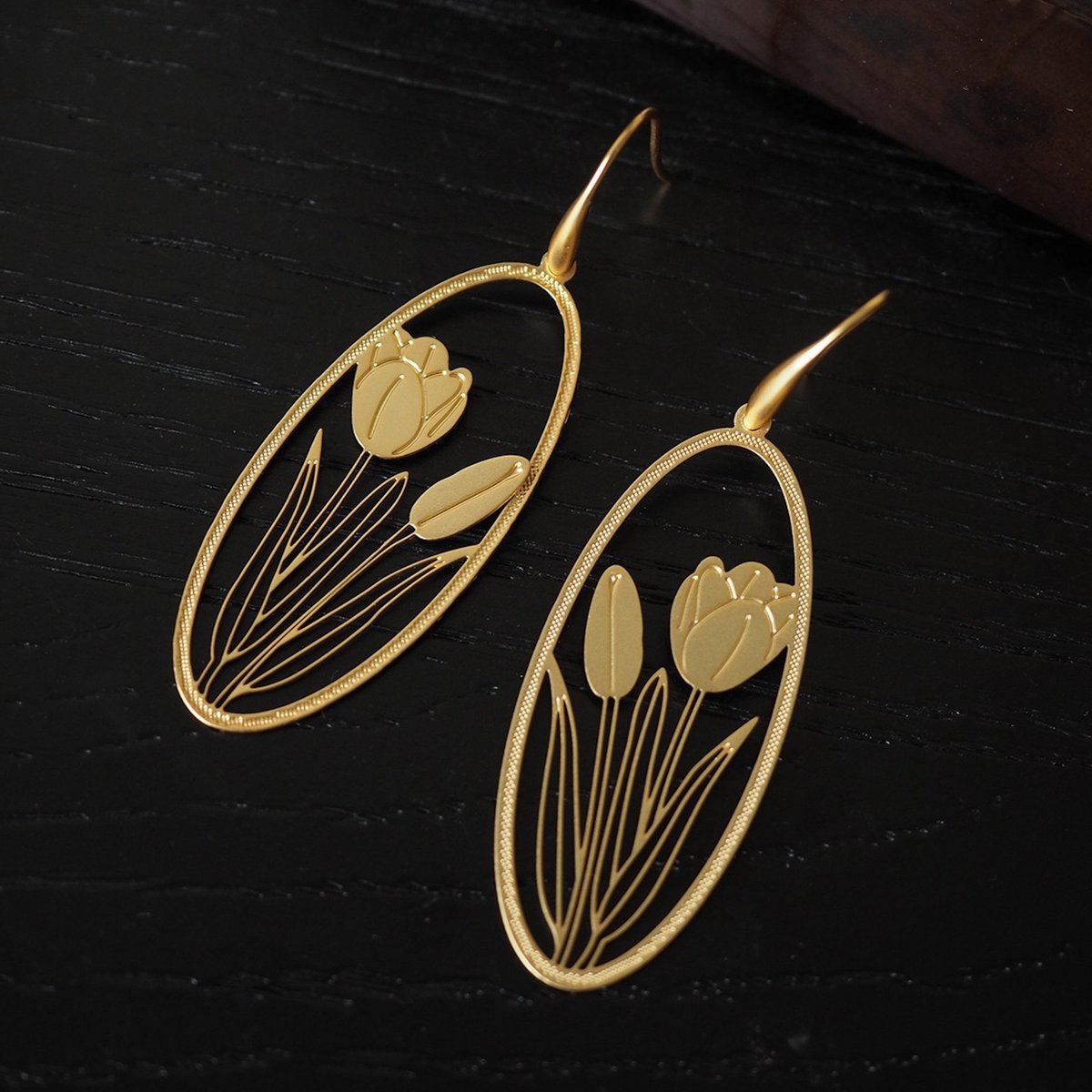 Pendientes colgantes grandes con marco hueco de tulipán estilo filigrana vintage