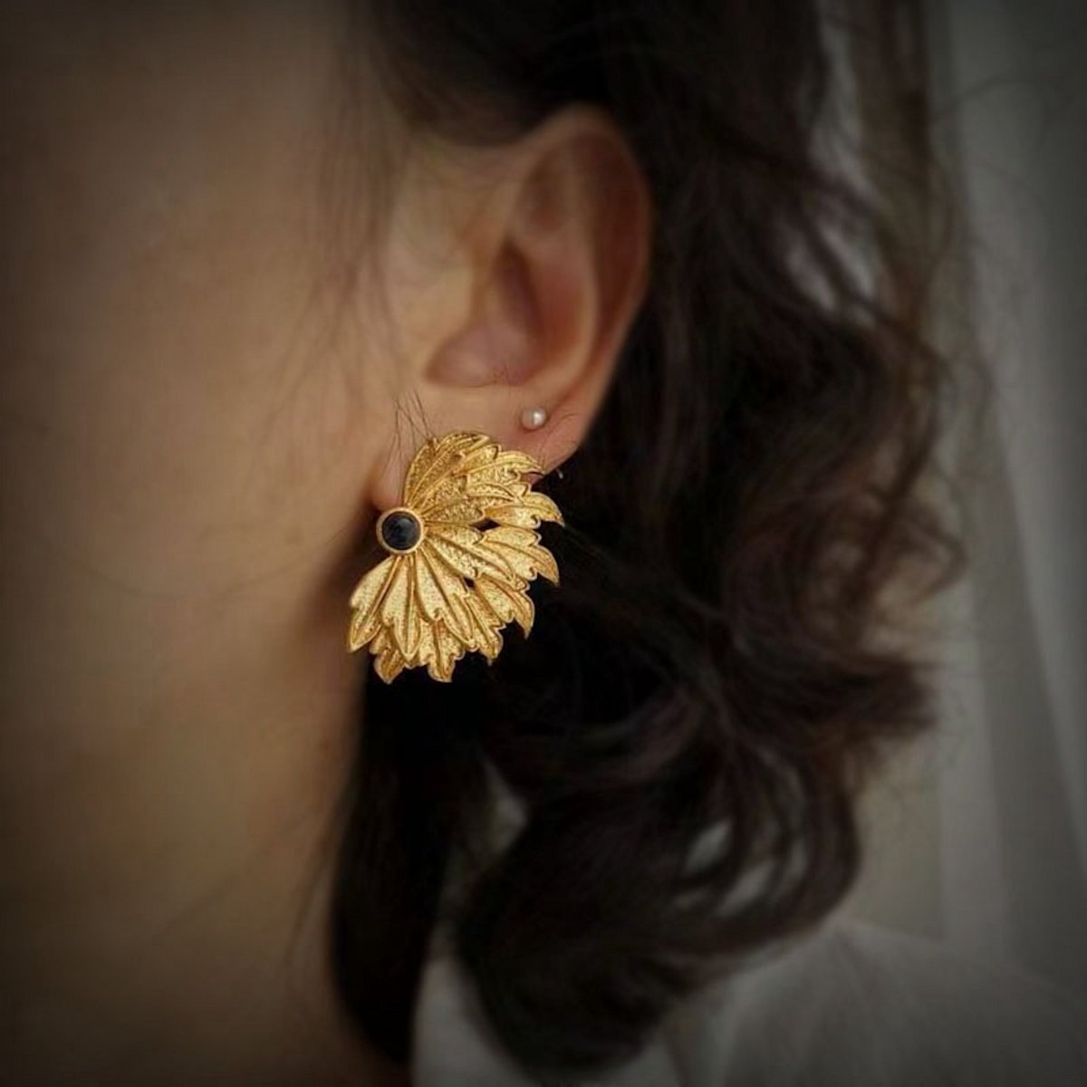 Pendientes de alas de pavo real de inspiración vintage