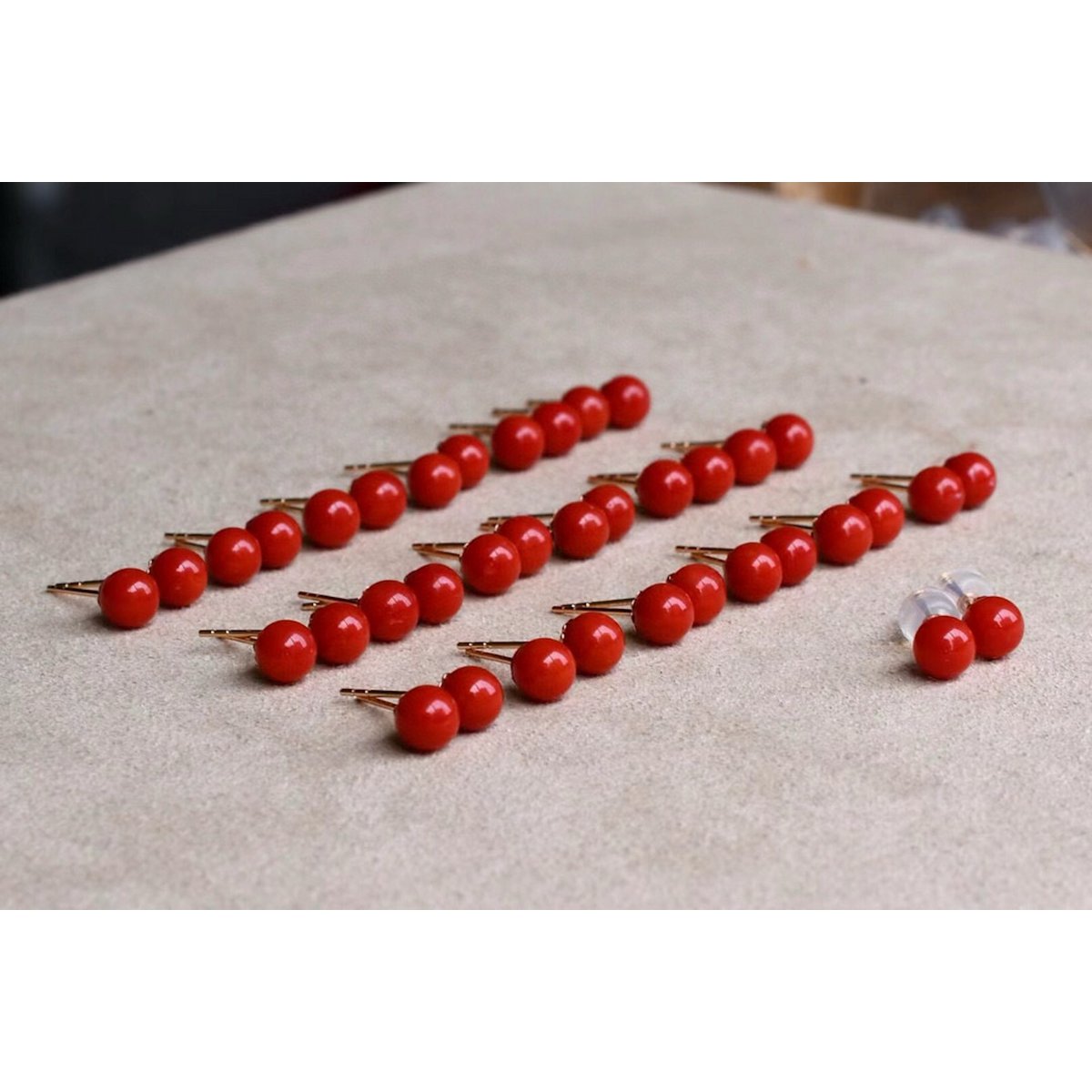 Pendientes atemporales de coral rojo - oro de 18 quilates