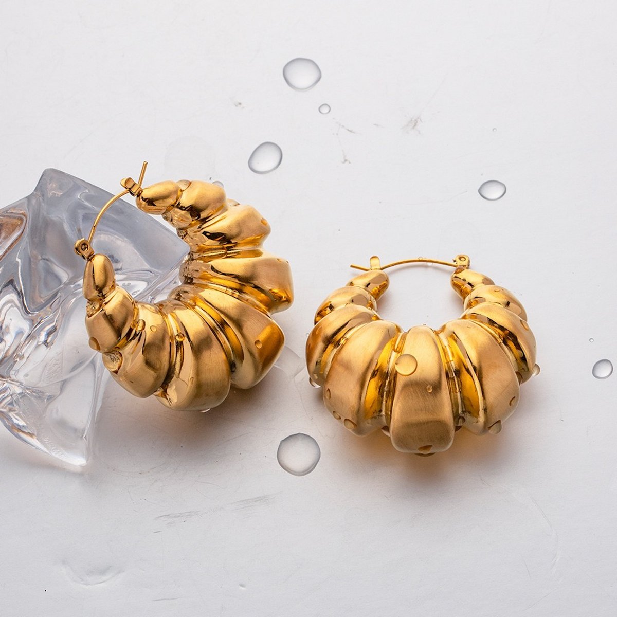 Pendientes oversize con forma de croissant estilo opulento - Oro