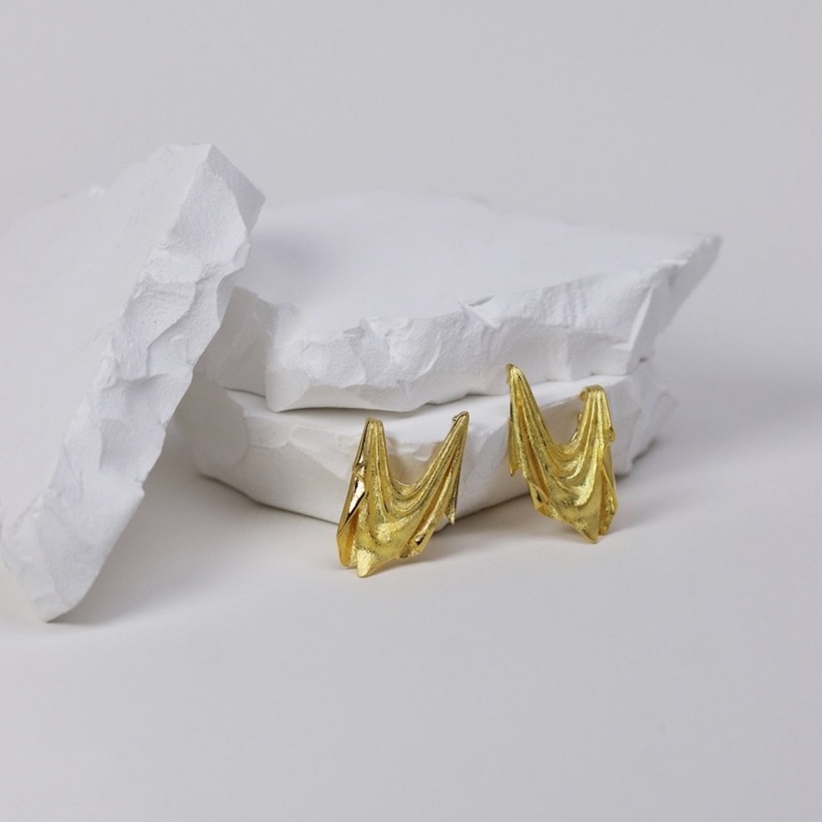 Unieke oormanchet - Zijden stoffen ontwerp - Goud Vermeil en Sterling Zilver - Eén stuk