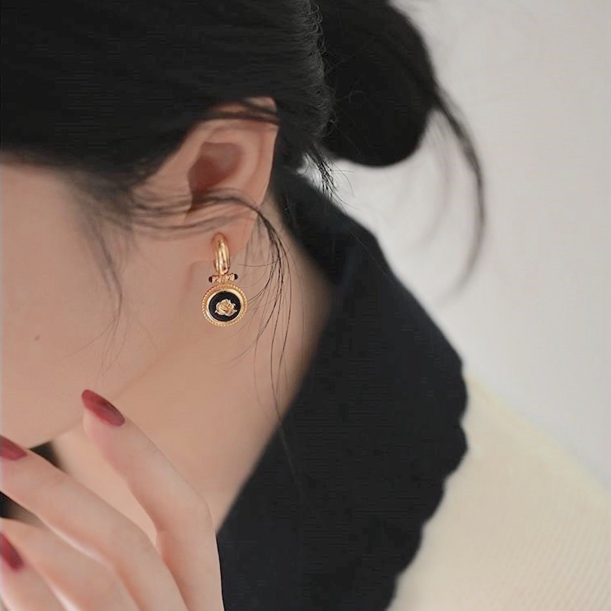 Pendientes colgantes vintage con rosa negra - Oro