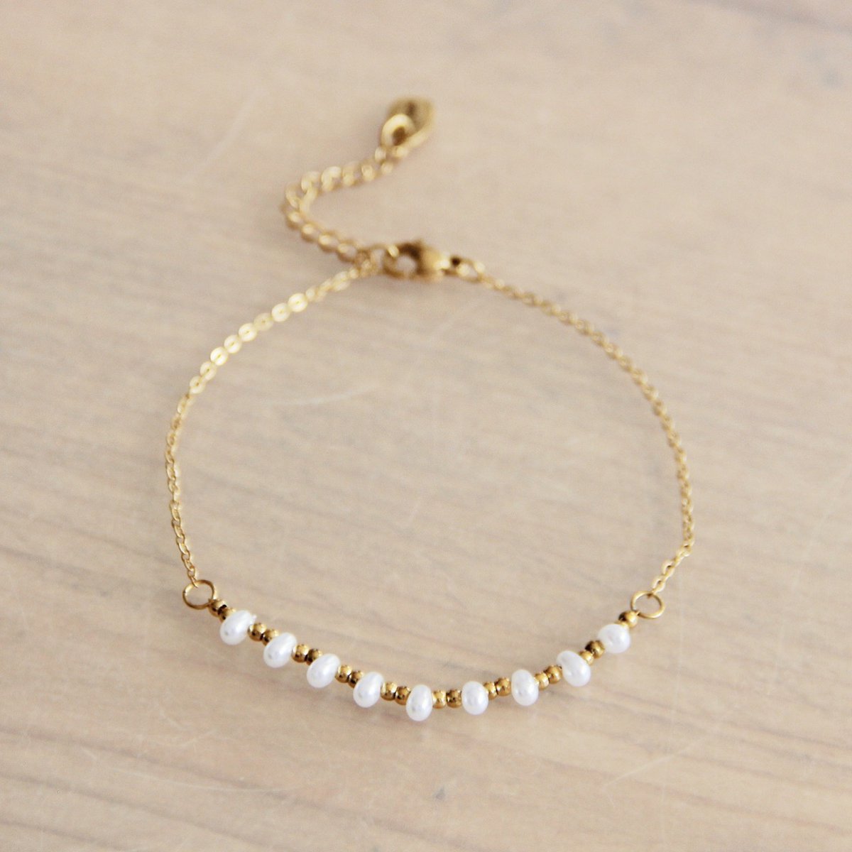 Charmante Armband Witte kleine Parels en Kralen - Goud