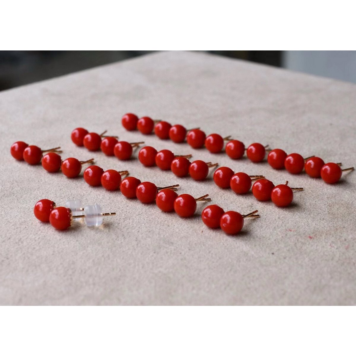 Pendientes atemporales de coral rojo - oro de 18 quilates