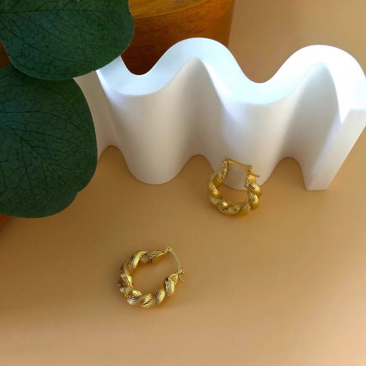 Pendientes trenzados dorados estilo vintage