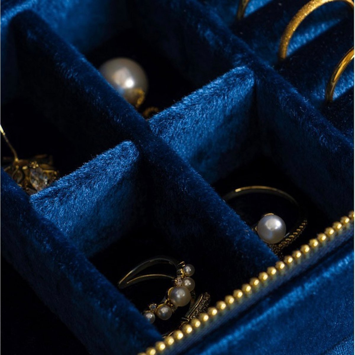 Caja de viaje para joyas y anillos de terciopelo azul real