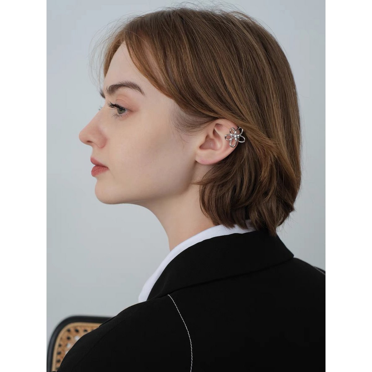Ear Cuff de una sola pieza con forma de flor - Oro o Plata