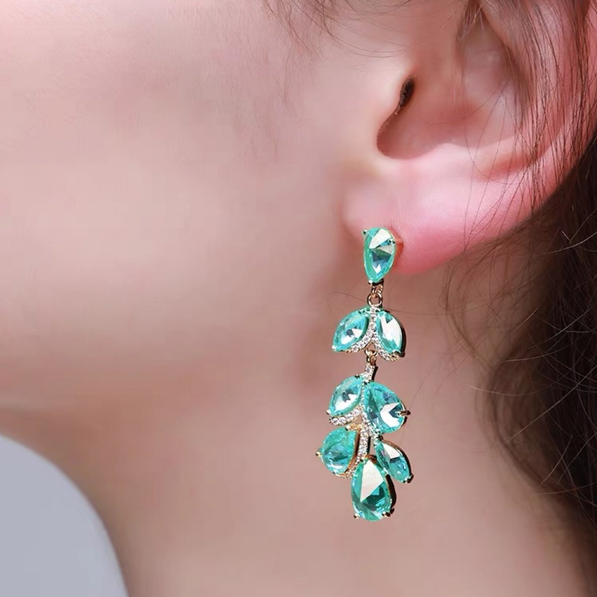 Pendientes grandes con forma de hojas fantasía estilo princesa