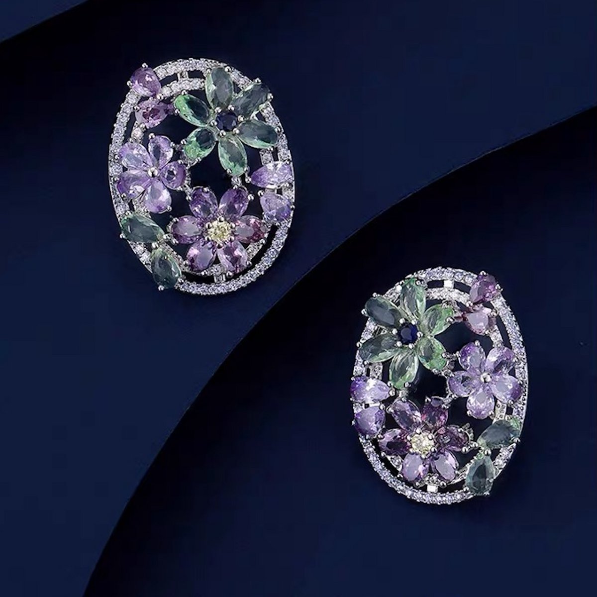 Les Nymphéas Luminescent: pendientes brillantes con piedras preciosas en forma de nenúfar