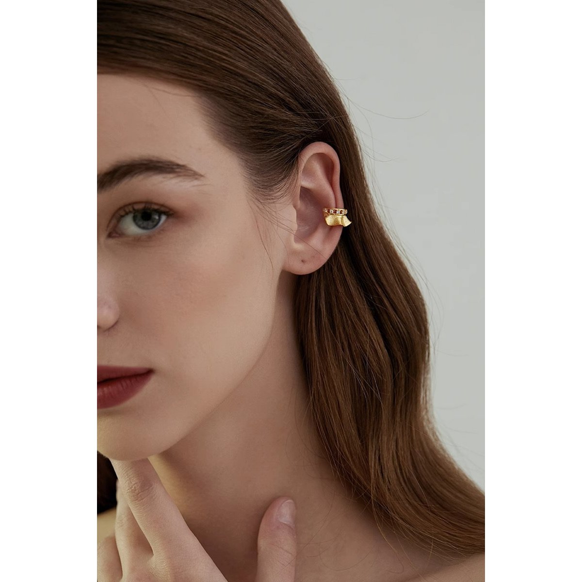 Ear Cuff único - Diseño de falda - Oro vermeil y plata de ley - Una pieza