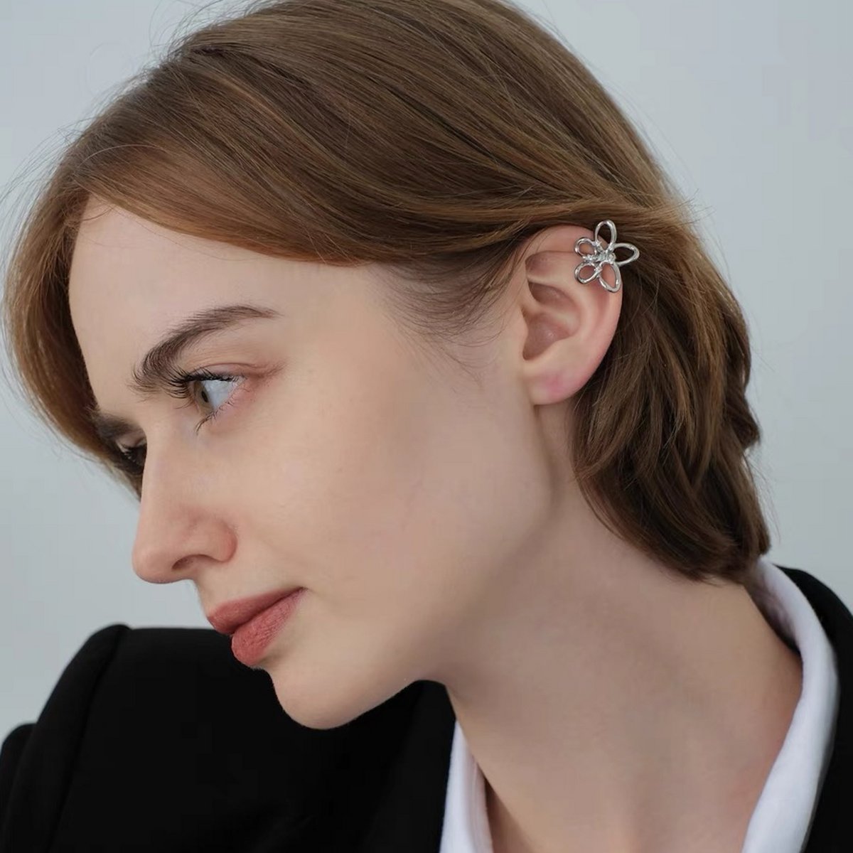 Ear Cuff de una sola pieza con forma de flor - Oro o Plata