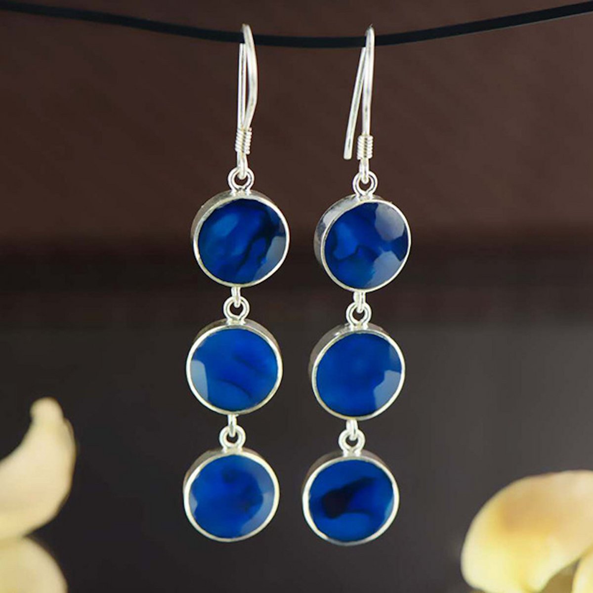 Pendiente azul único con concha de abulón