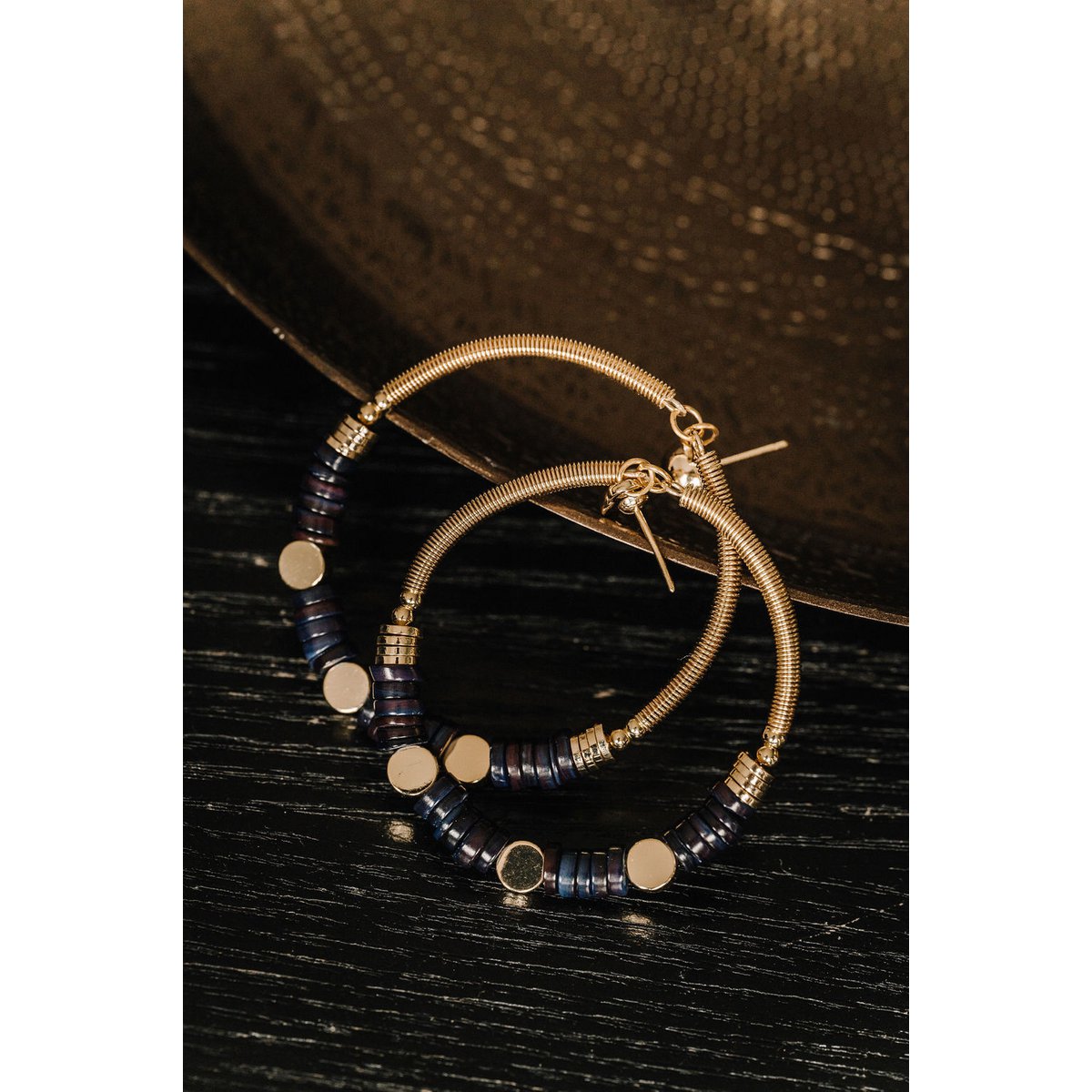 Pendientes de Lujo Jody con Cuentas Negras Brillantes - Oro