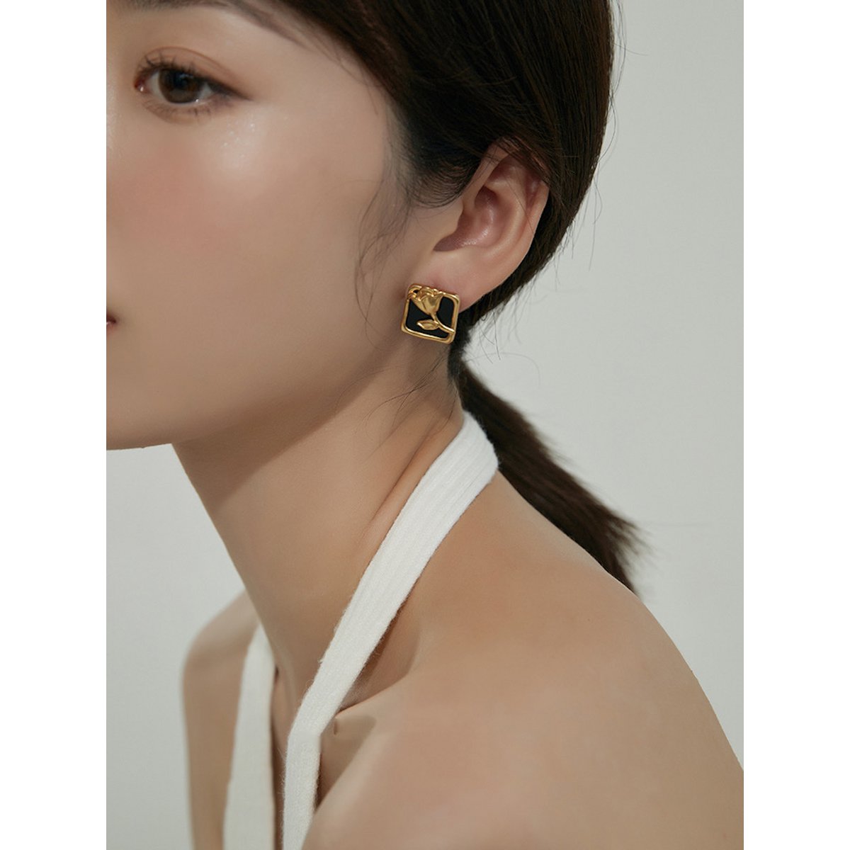 Pink Square - Pendientes cuadrados únicos de estilo moderno con flor rosa y esmalte negro