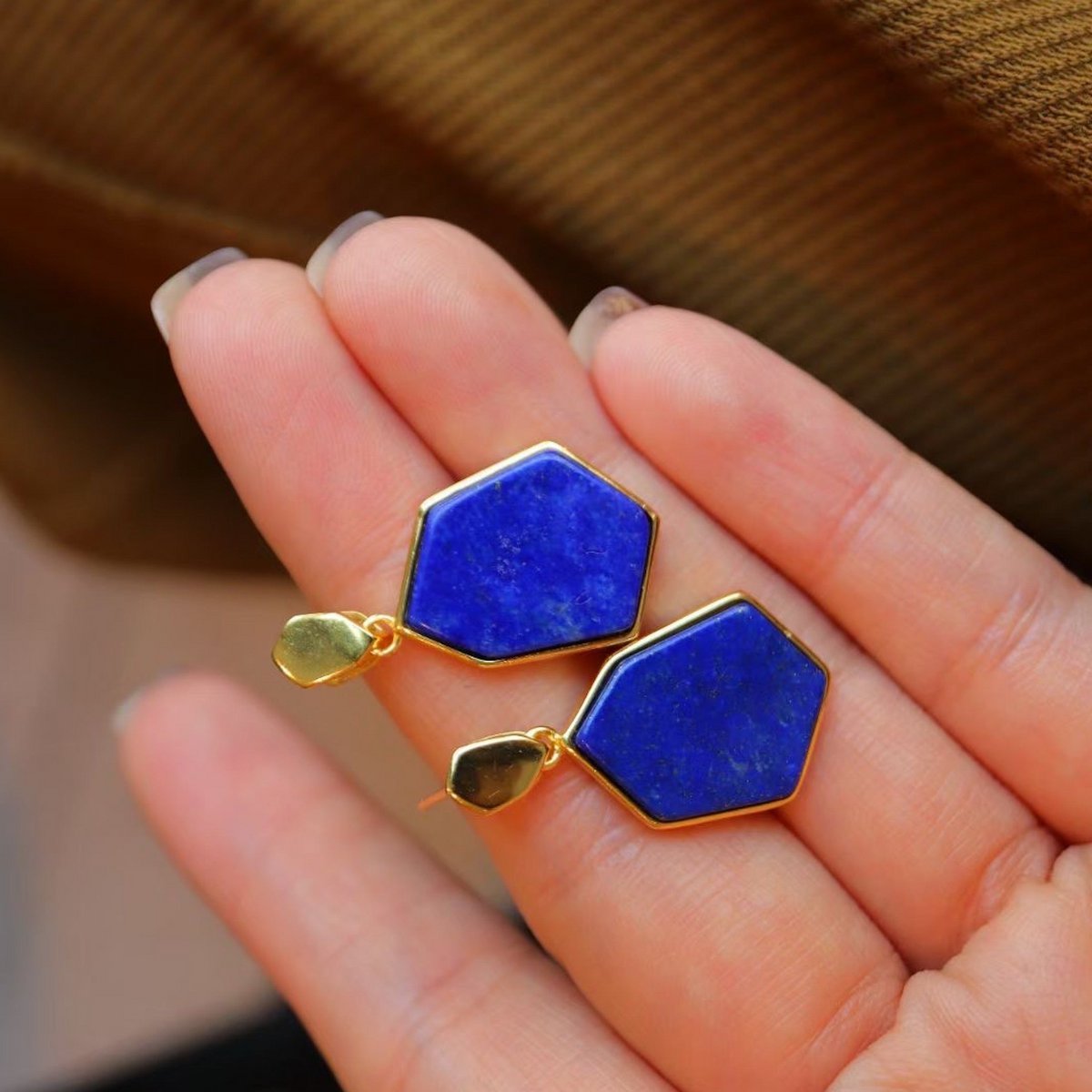 Pendientes colgantes hexagonales de lapislázuli azul océano natural de inspiración vintage - Vermeil de oro -Calidad AAAA