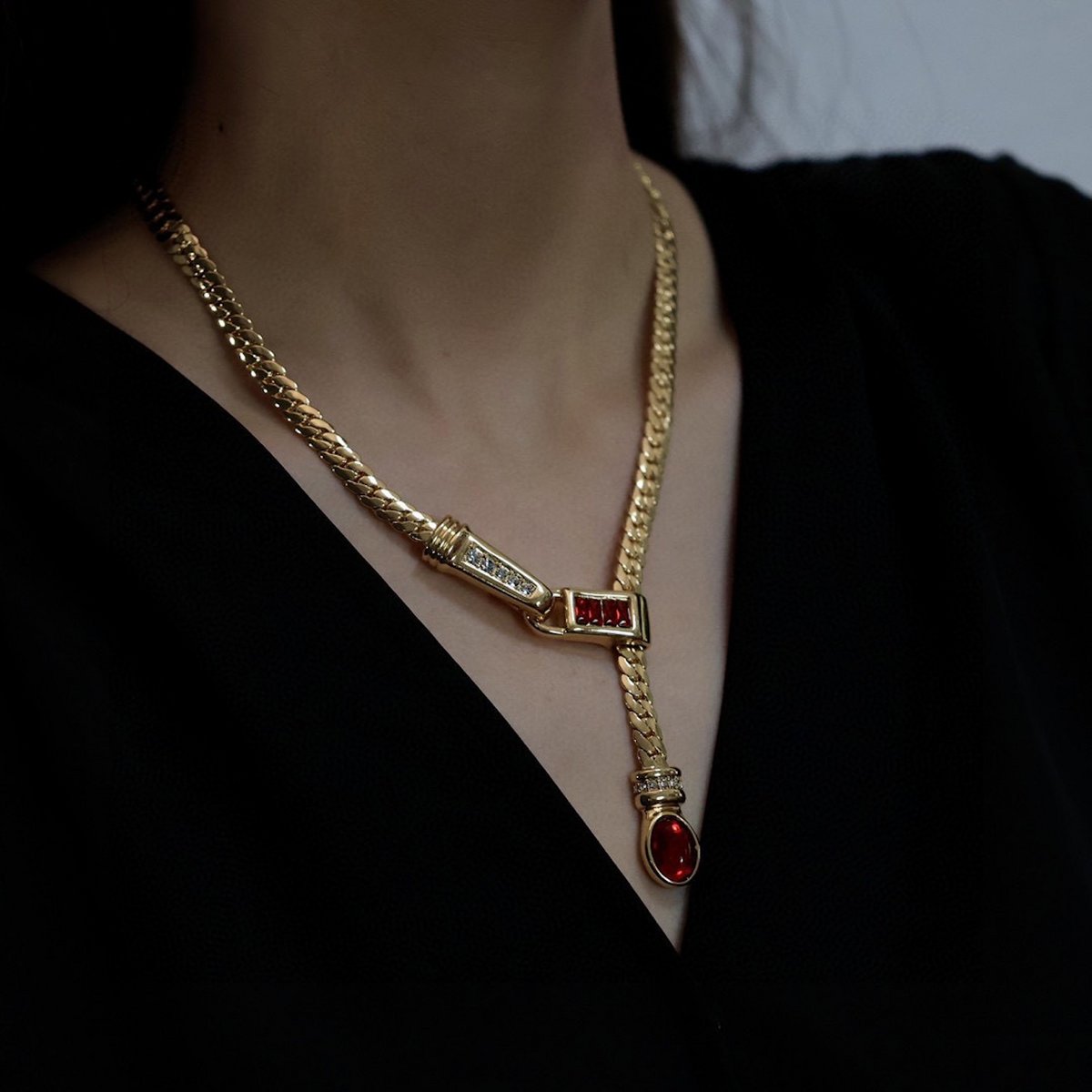Collar de hueso grueso de inspiración vintage con aspecto rojo rubí