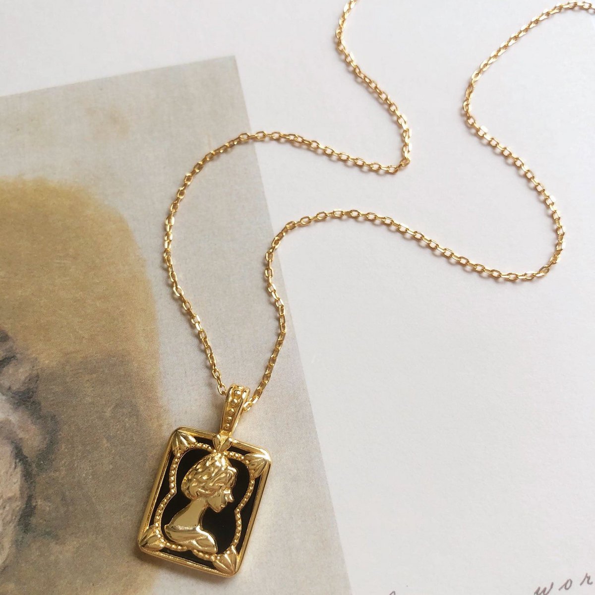 Vintage geïnspireerde gouden vermeil koningin portret hanger ketting