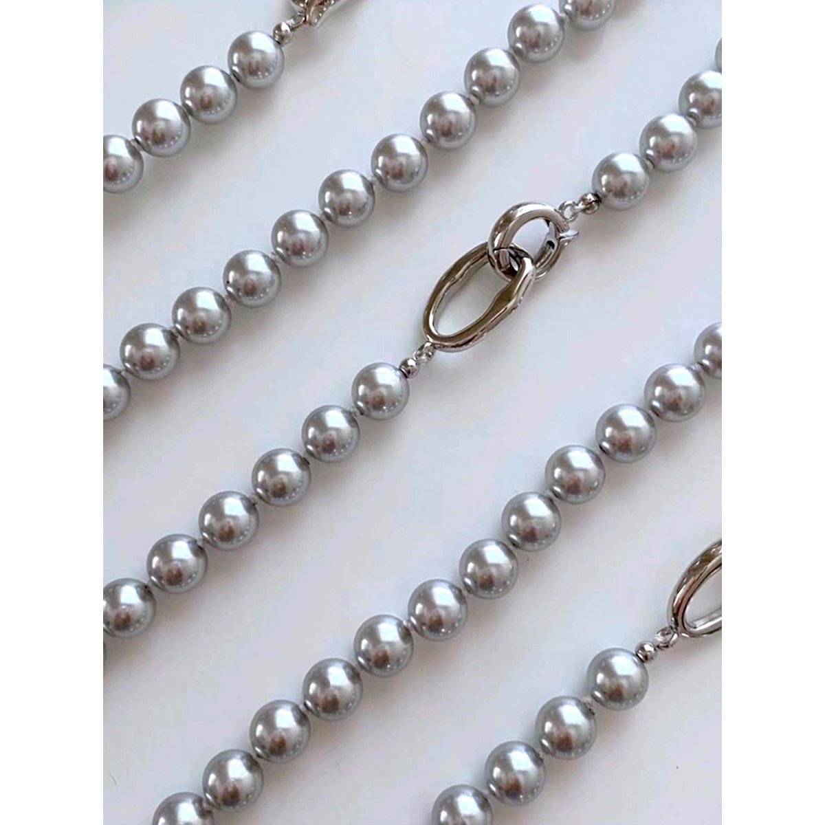 Collar de perlas grises atemporales - cierre de plata