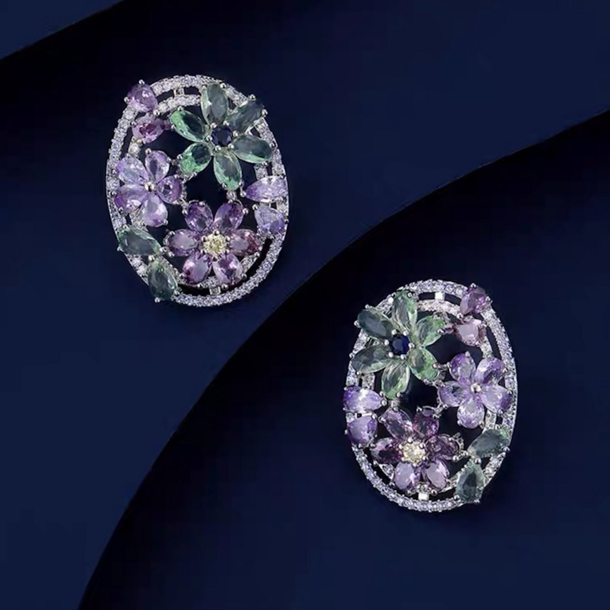 Les Nymphéas Luminescent: pendientes brillantes con piedras preciosas en forma de nenúfar
