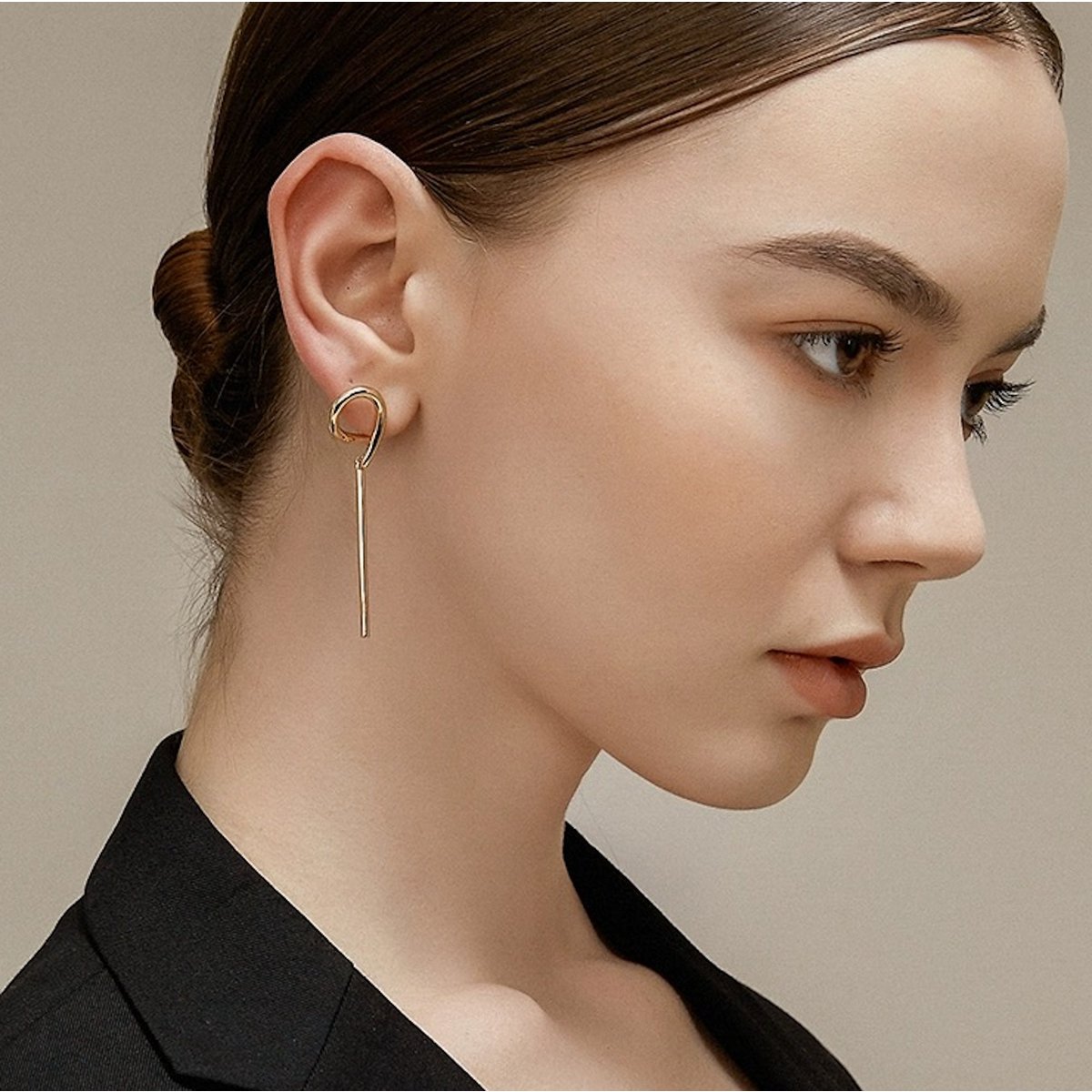Pendientes Largos con una Elegante Redonda - Oro