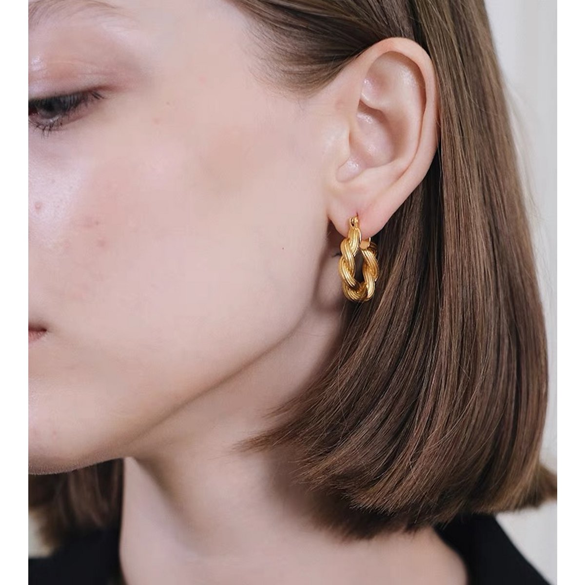 Pendientes trenzados dorados estilo vintage
