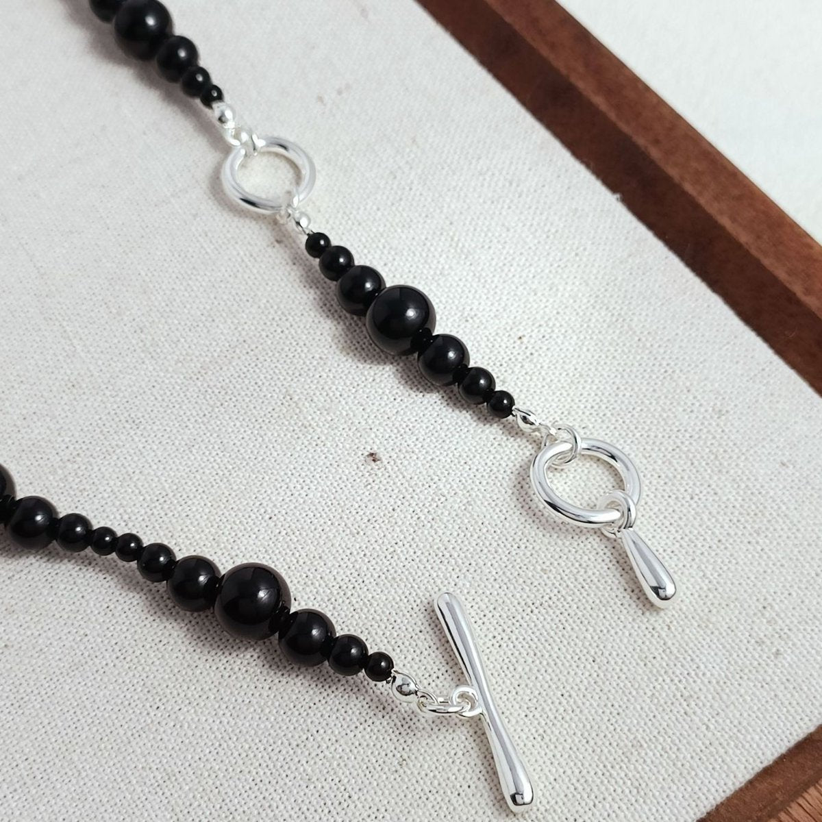 Minimalistische zwarte onyx kralen ketting-zilveren sluiting