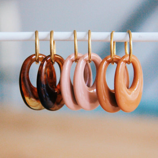 Pendiente con Gota de Resina - Marrón/Oro