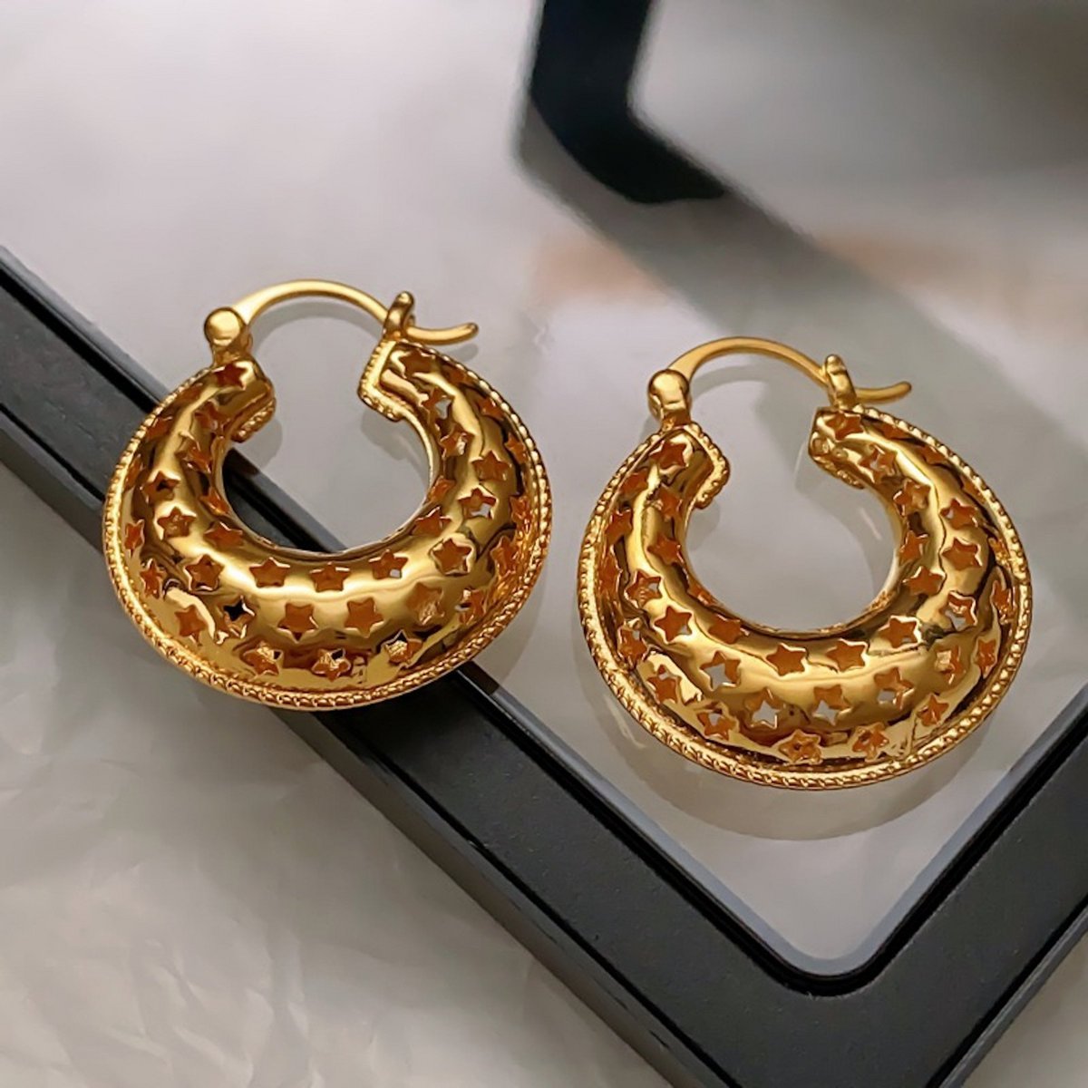 Pendientes huecos estilo vintage patrones de estrellas