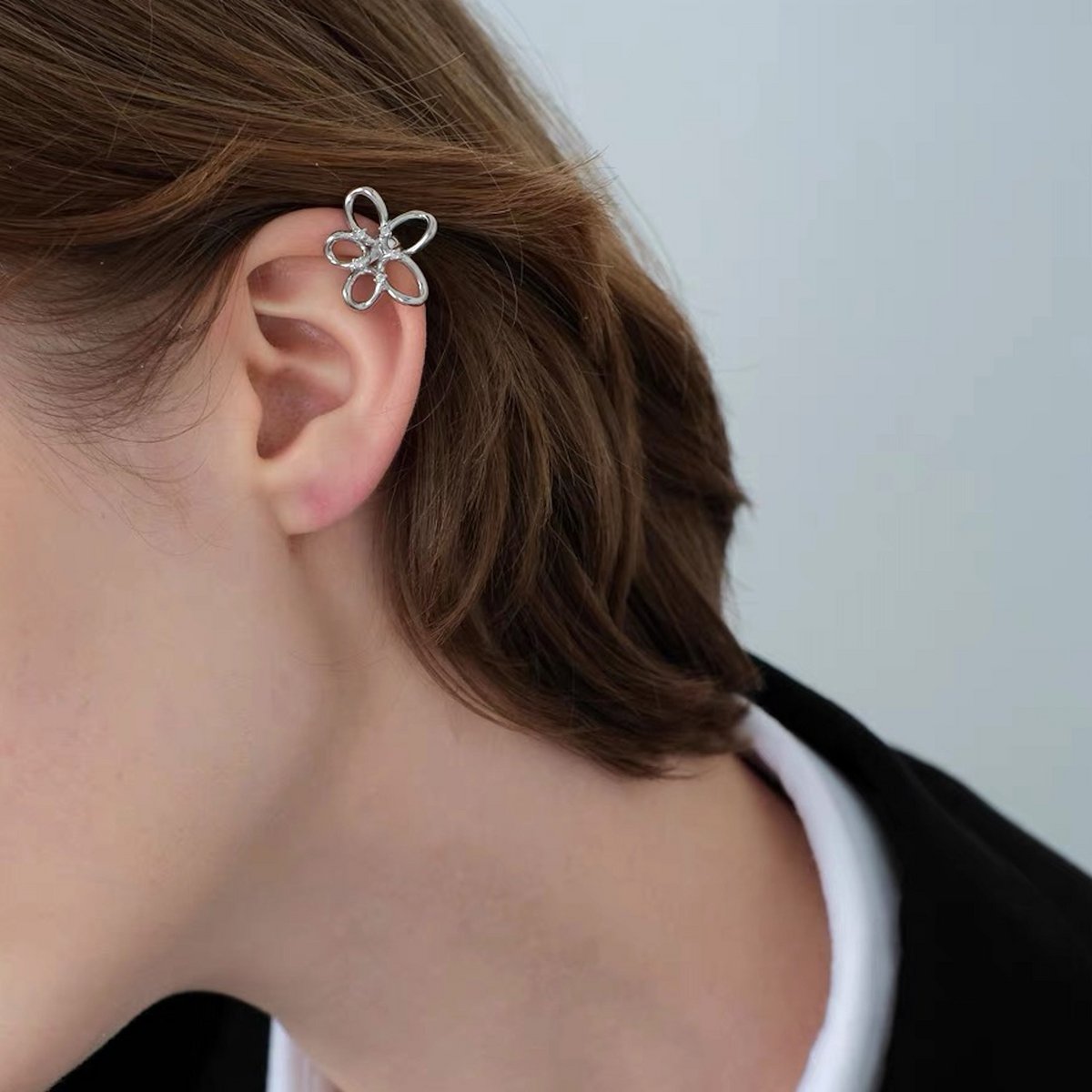 Ear Cuff de una sola pieza con forma de flor - Oro o Plata