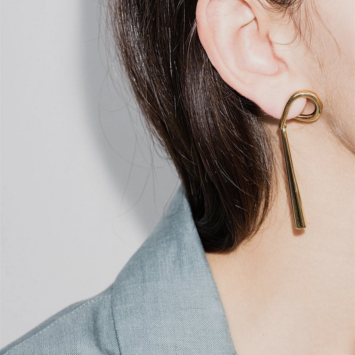 Pendientes Largos con una Elegante Redonda - Oro