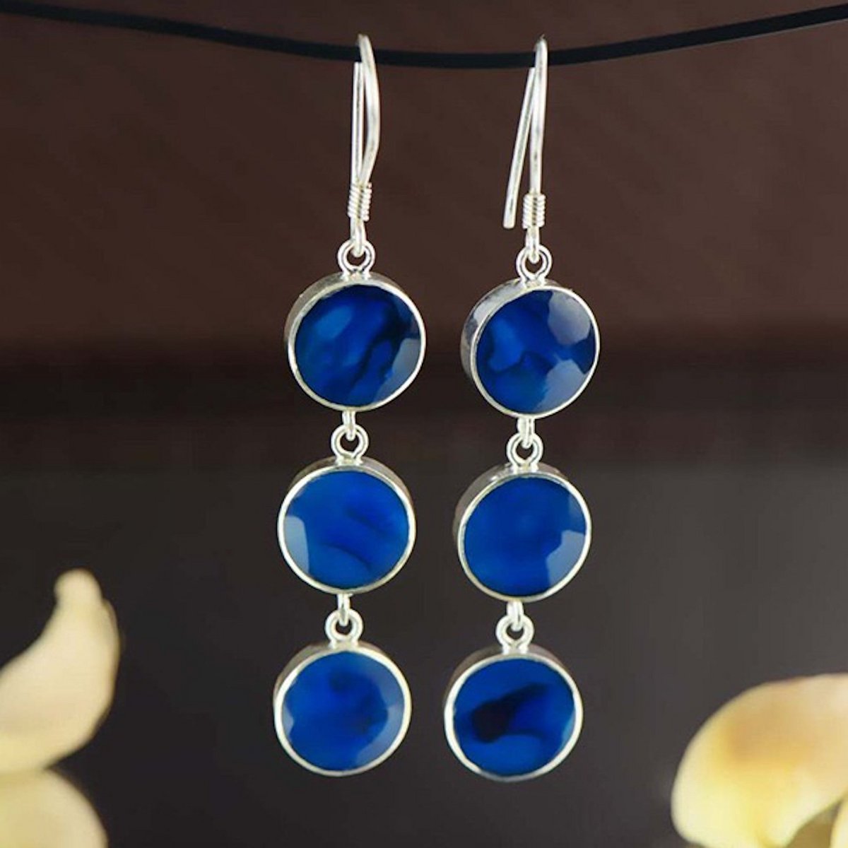Pendiente azul único con concha de abulón