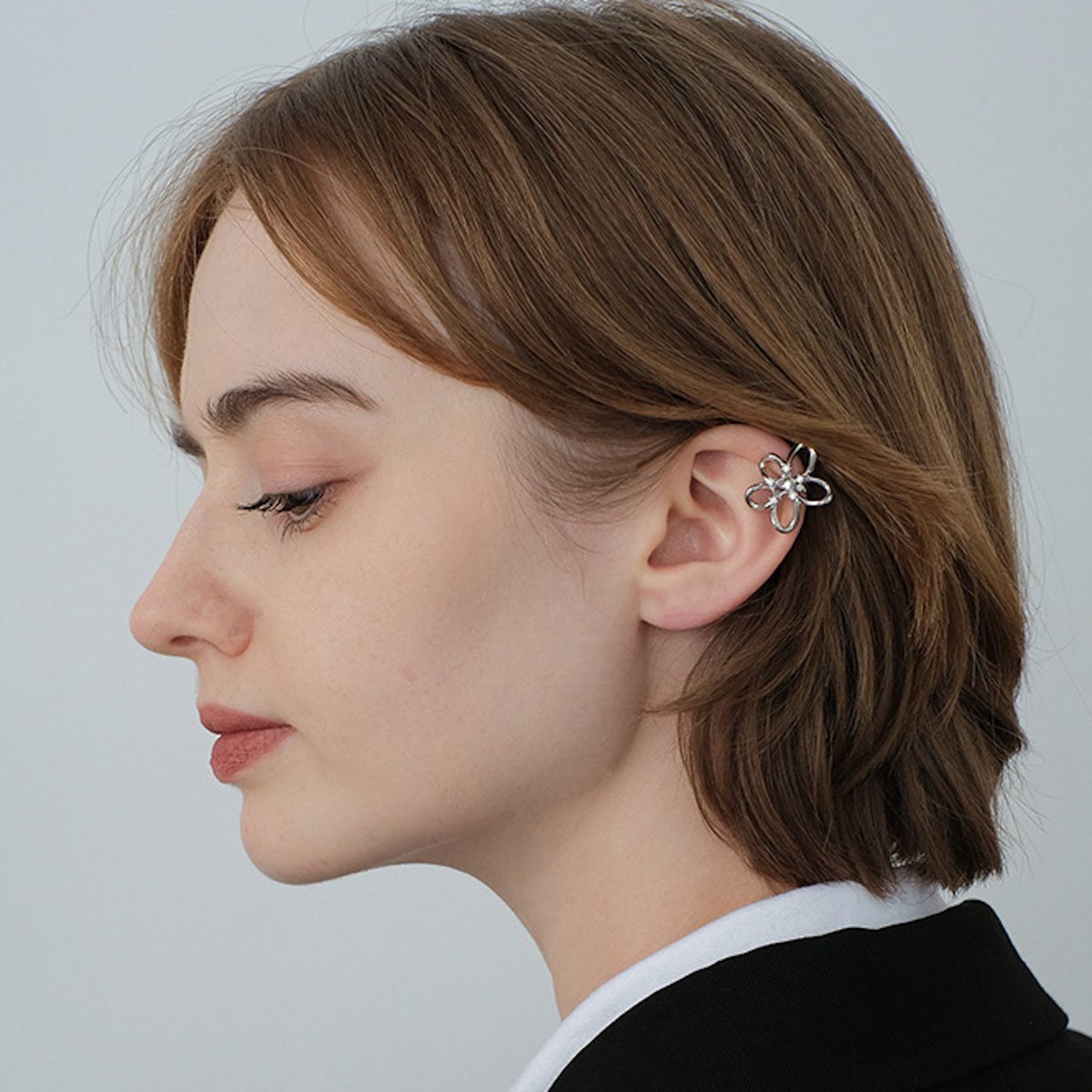 Ear Cuff de una sola pieza con forma de flor - Oro o Plata