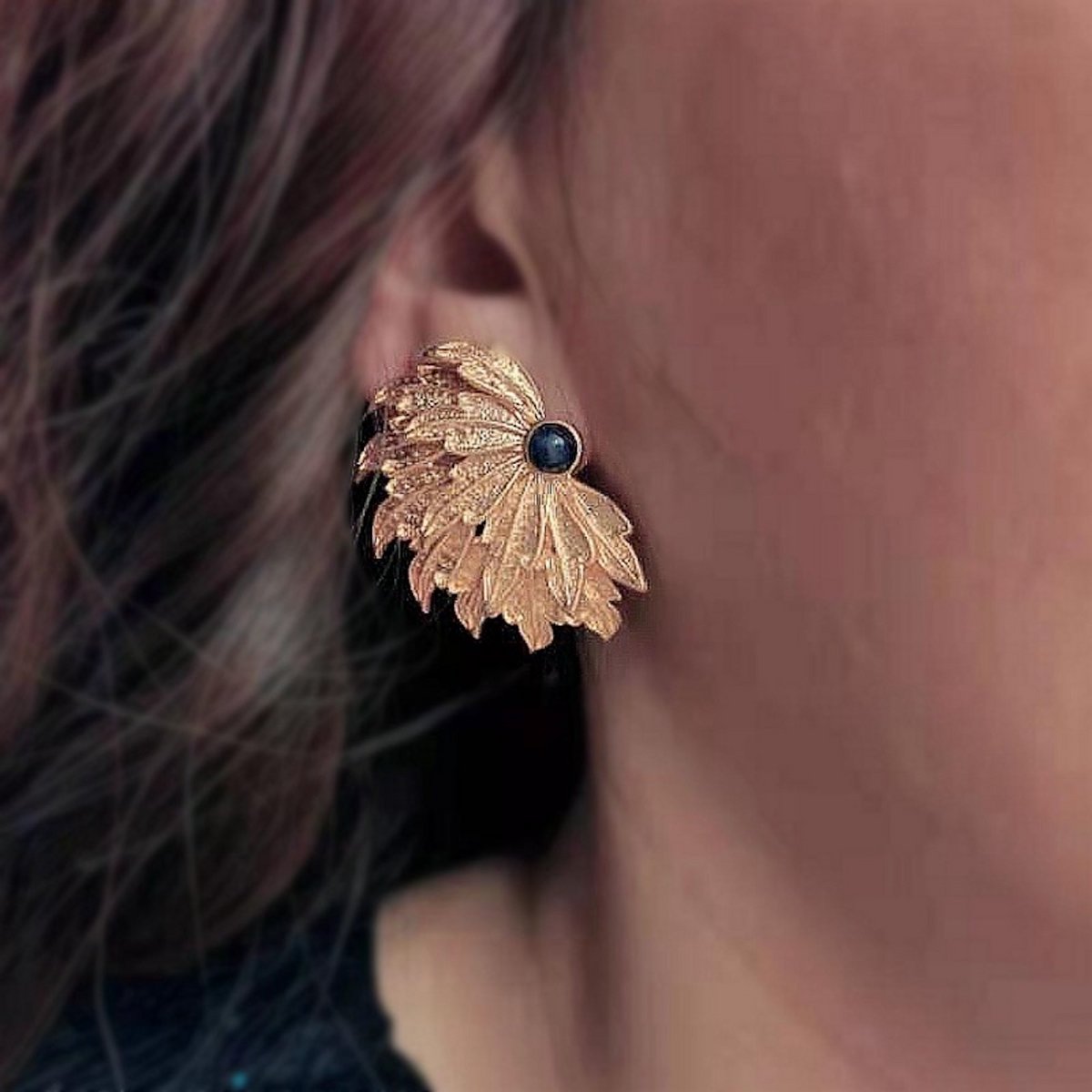 Pendientes de alas de pavo real de inspiración vintage