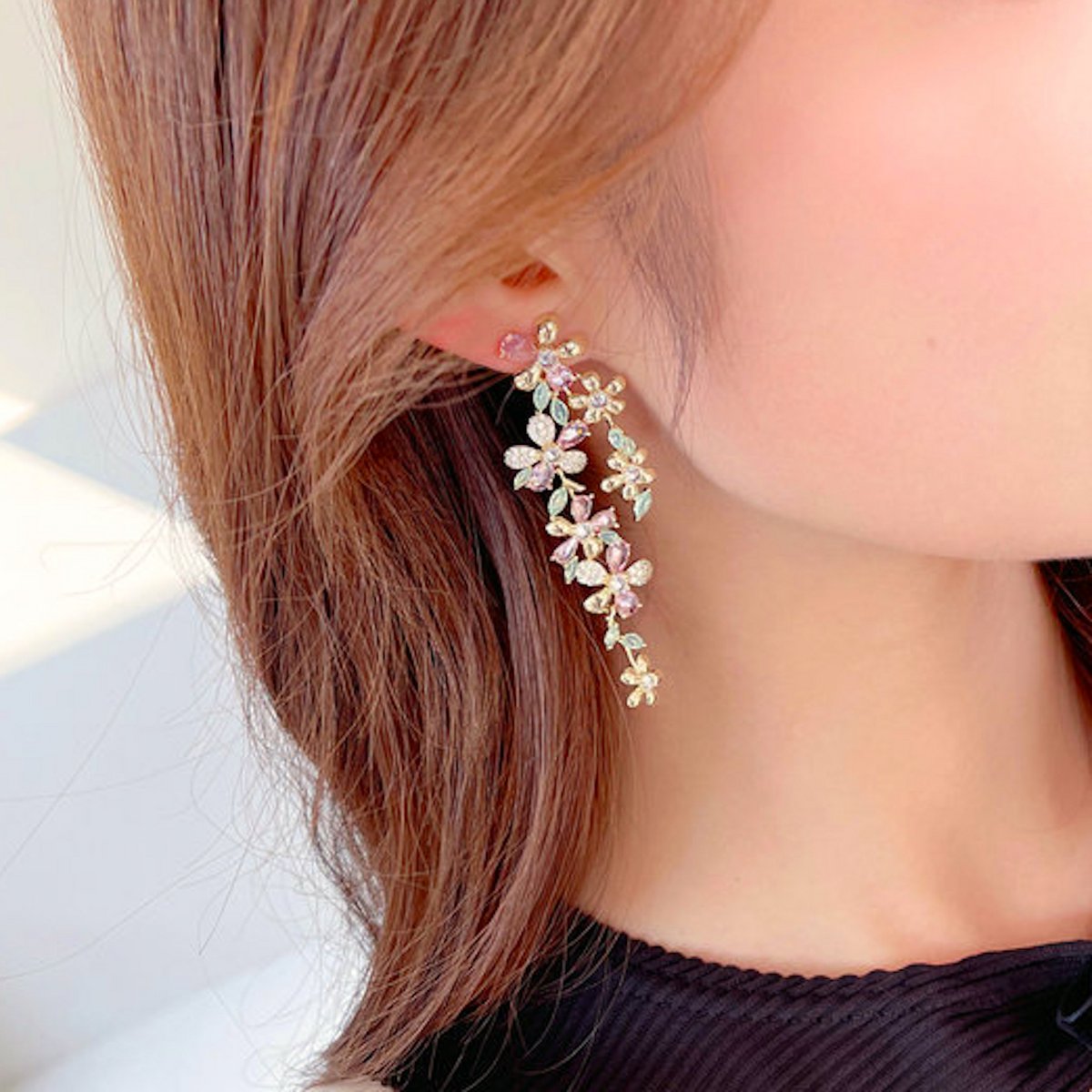 Elegantes pendientes Longline Silhouette con preciosas Circonitas rosas y verdes