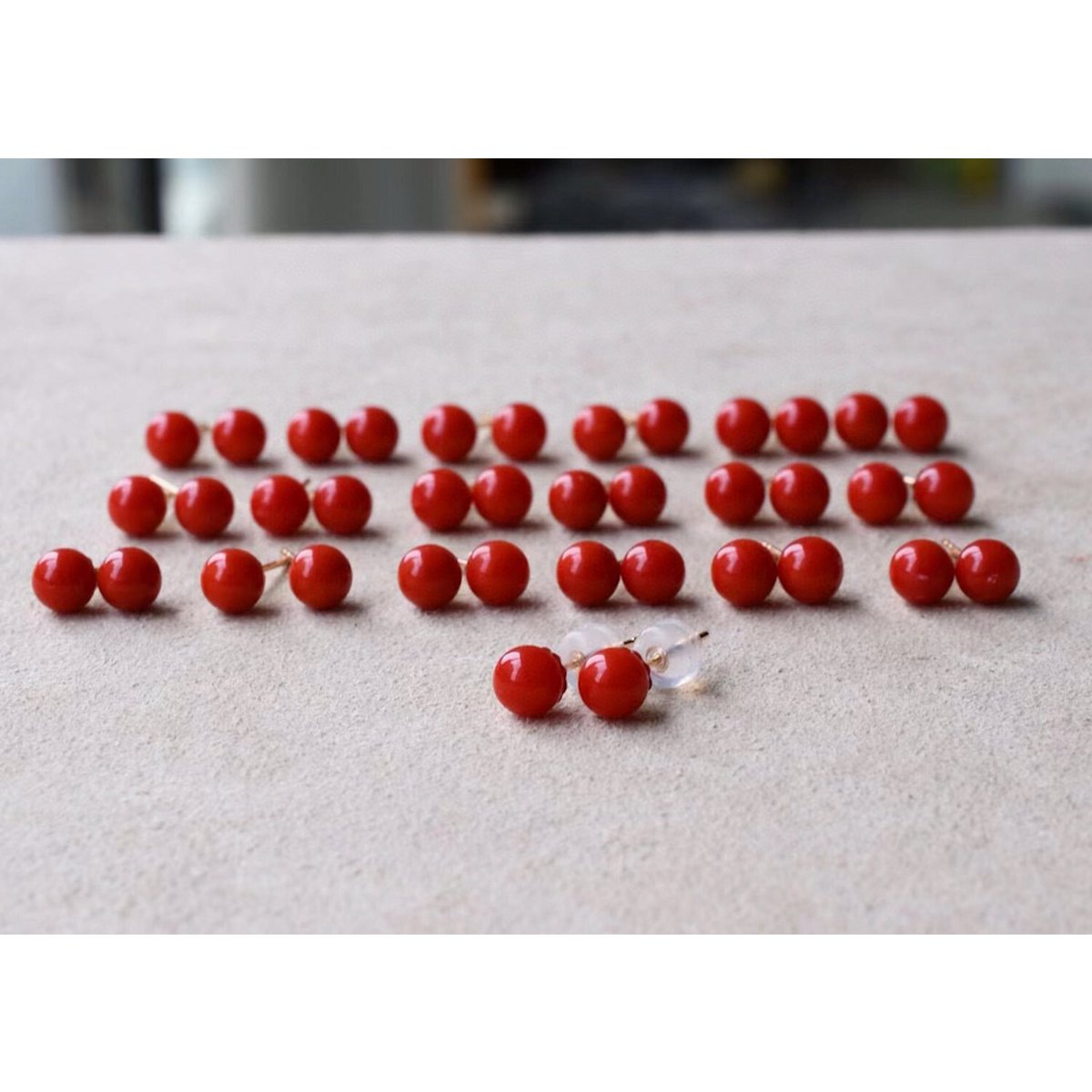 Pendientes atemporales de coral rojo - oro de 18 quilates