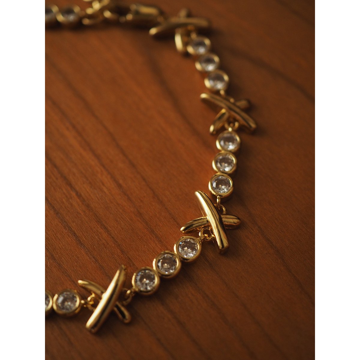 Vintage stijl kruislijnen sprankelende armband