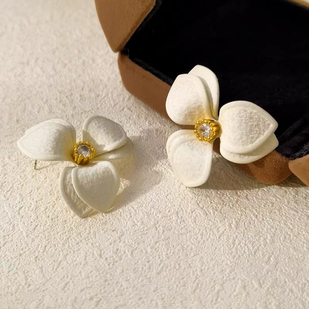 Pendientes elegantes de flores francesas - Blanco