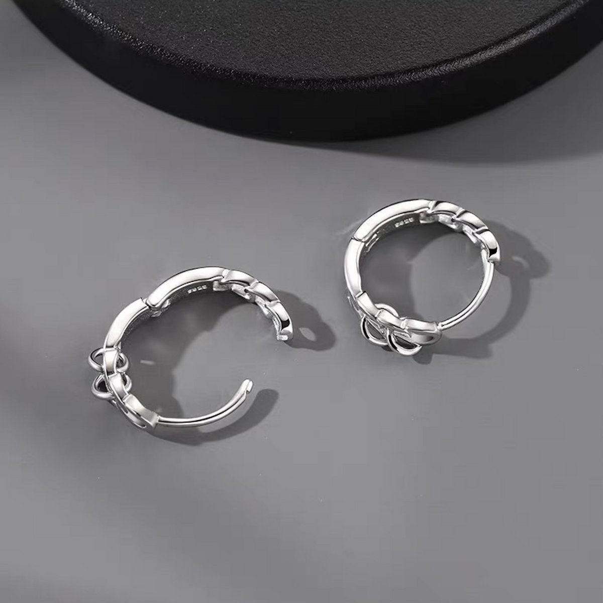 Pendientes de aro con cadena de plata de diseño único