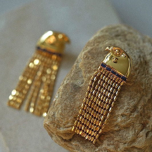 Oorbellen met adelaarskop en Egyptisch ontwerp met kwastjes - verguld