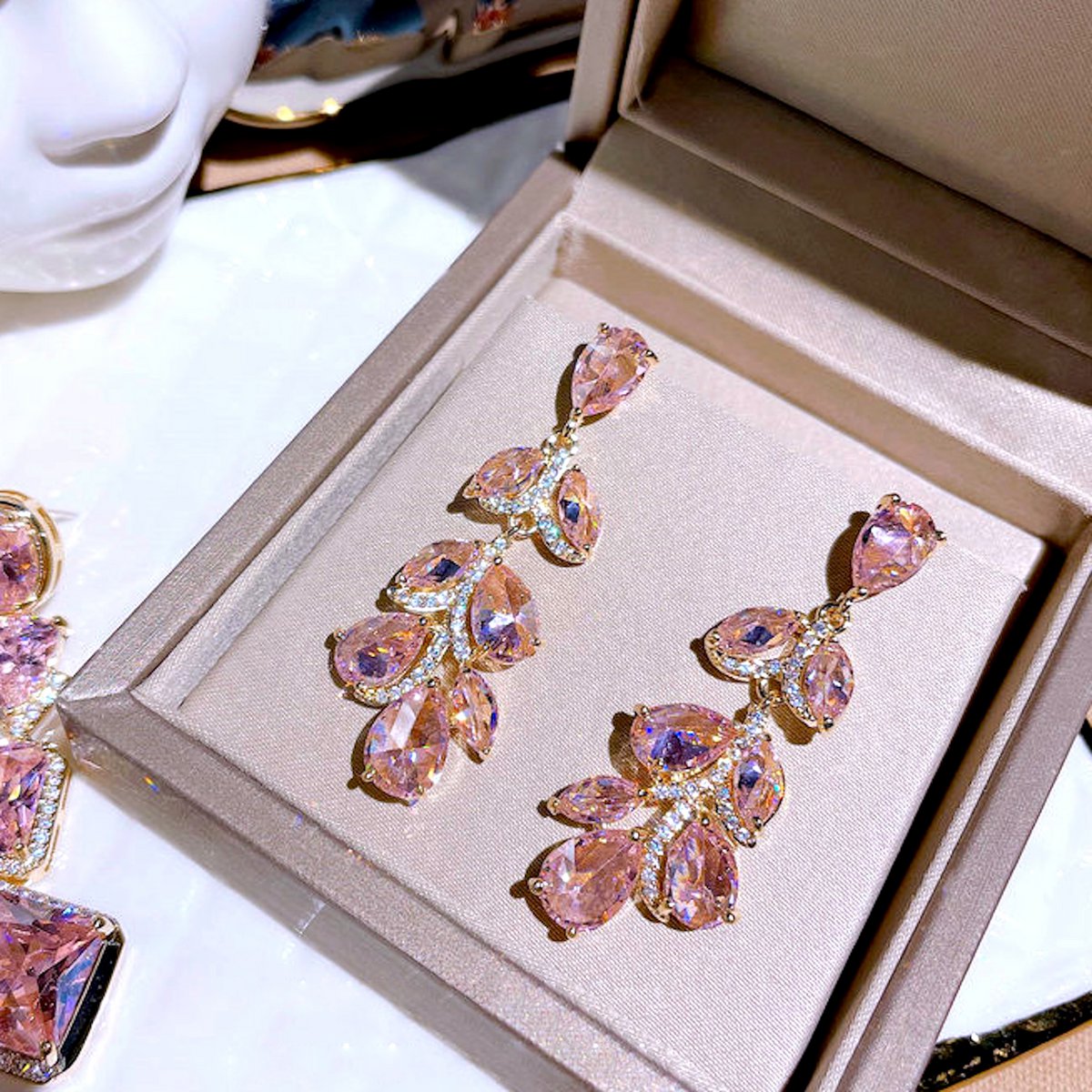 Pendientes grandes con forma de hojas fantasía estilo princesa