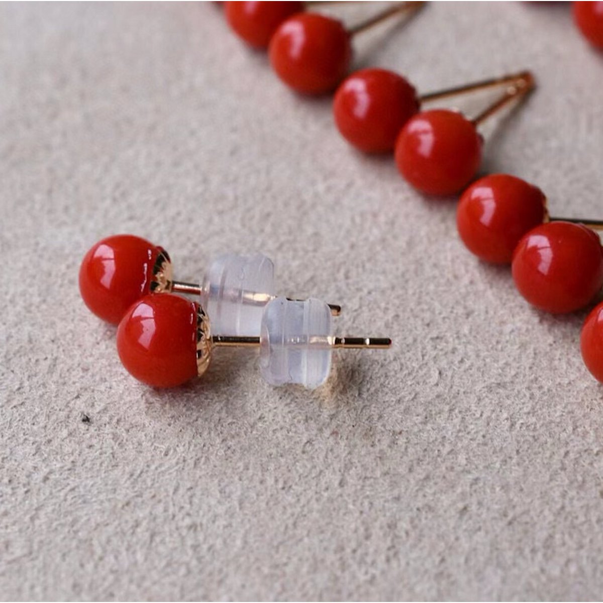 Pendientes atemporales de coral rojo - oro de 18 quilates