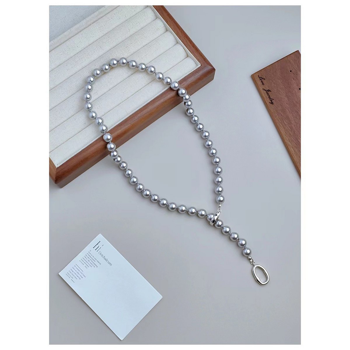 Collar de perlas grises atemporales - cierre de plata