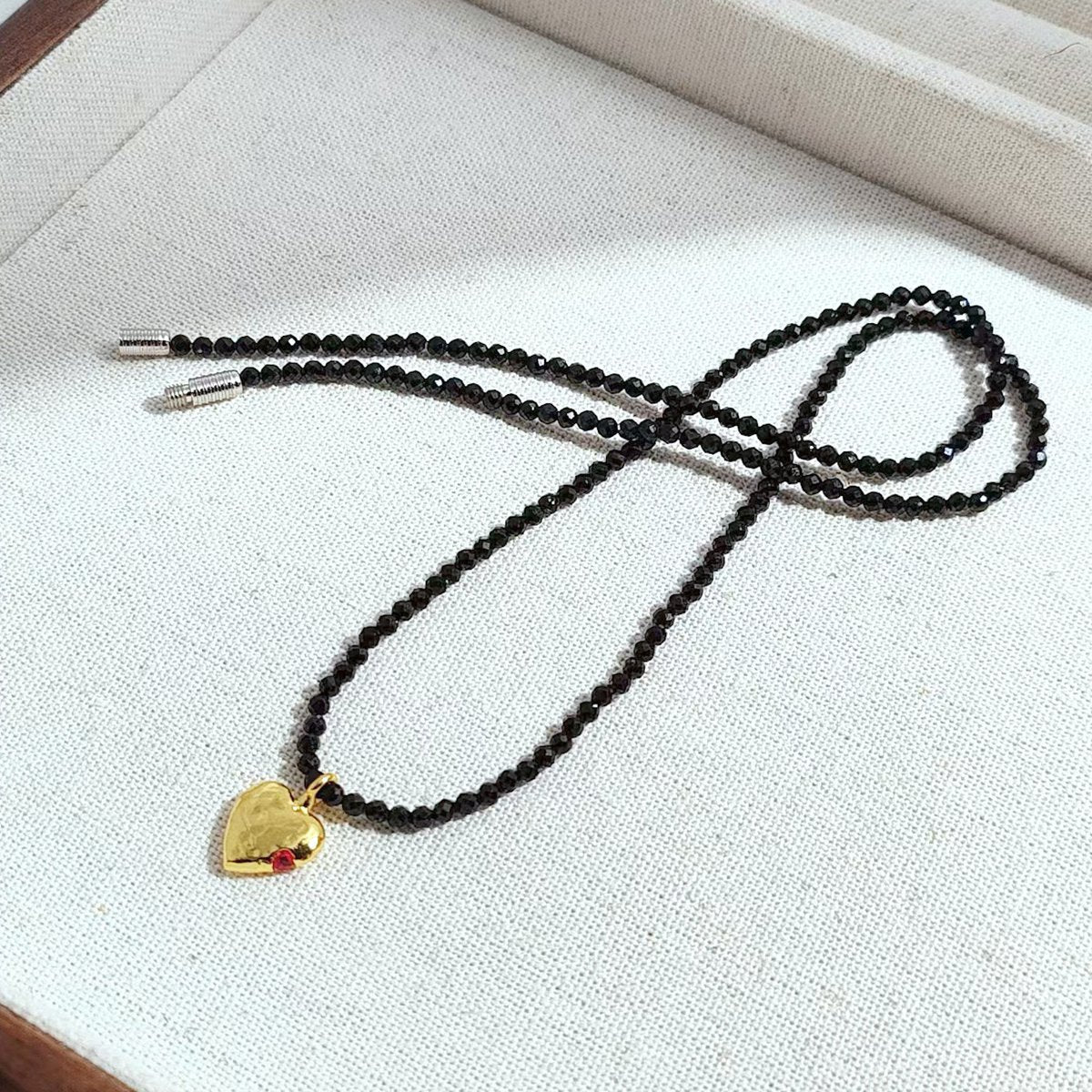 Zwarte Spinel gefacetteerde kralen slanke ketting-gouden hart charme
