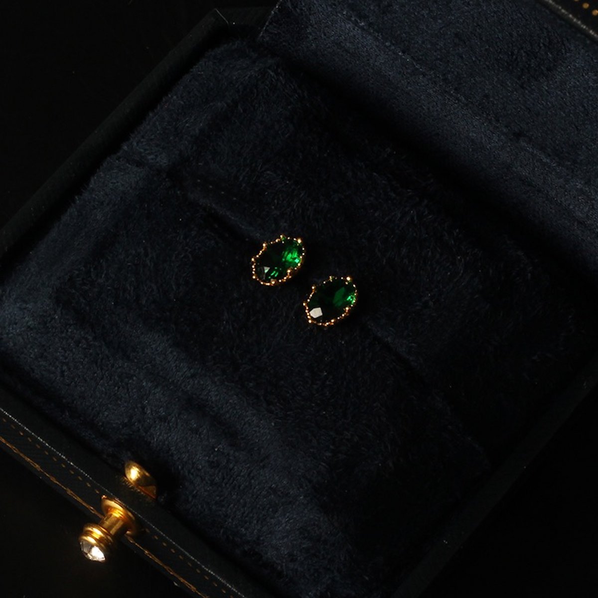 Pendientes pequeños de cristal verde de inspiración vintage - Plata vermeil